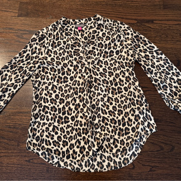 Vince Camuto leopard print blouse size XS - Picture 2 of 5